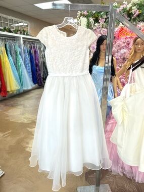 Ivory Lace & Tulle Girls' Formal Dress - Classic Special Occasion